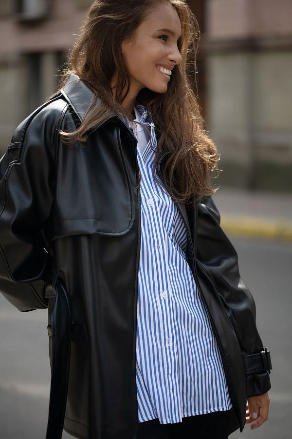 Krótki trencz z eko-skóry na zamszu z paskiem czarny МБКТ009 #RU#  МБКТ009 № 2