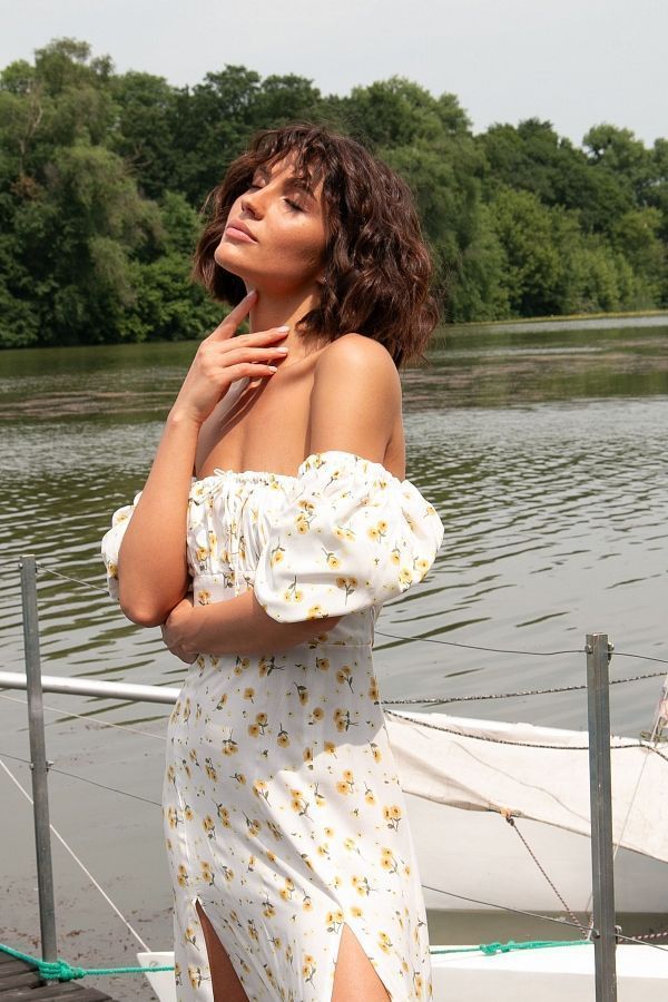 Sukienka midi z dwoma rozcięciami mleczna w żółte kwiaty PL0031/4 № 3