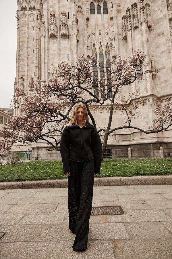 Bomberka z wyprofilowanymi rękawami czarna bomberka06/03 № 2