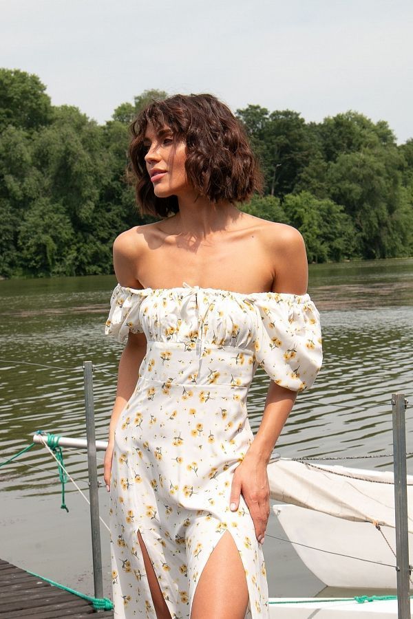 Sukienka midi z dwoma rozcięciami mleczna w żółte kwiaty PL0031/4 № 1