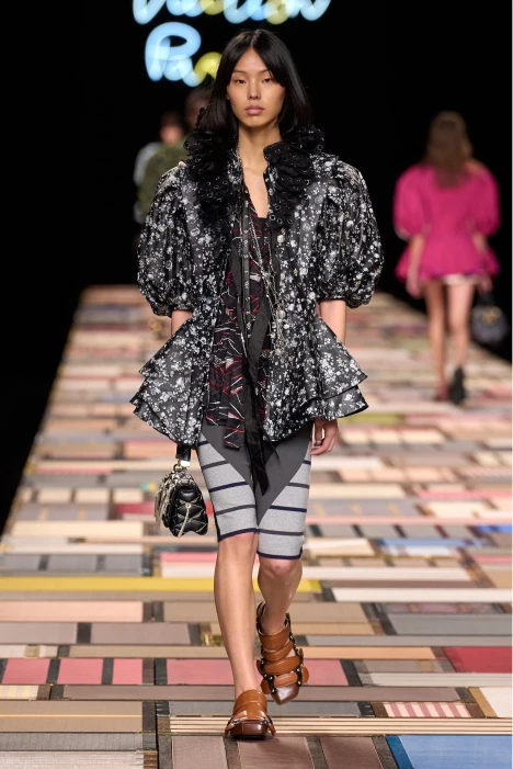 00004-louis-vuitton-spring-2025-ready-to-wear-credit-gorunway.jpg.png