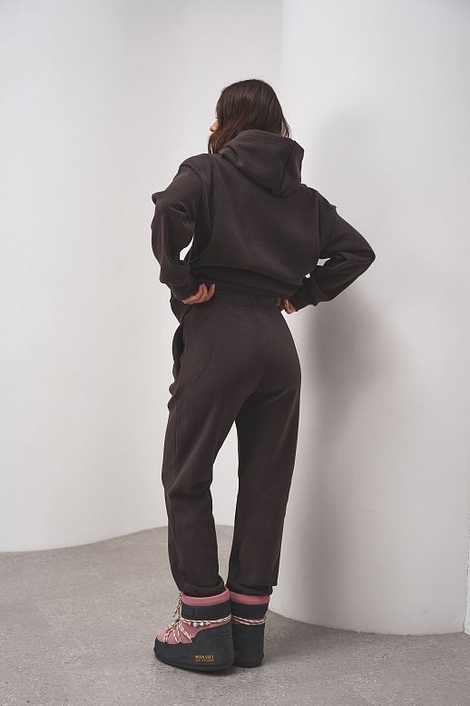 Polarowy garnitur bluza i spodnie brązowy