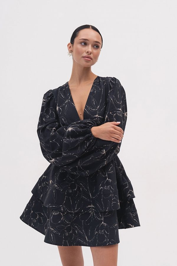 Sukienka z miękkiego creponu z długim rękawem czarna w złote kwiaty crep01/09 № 1