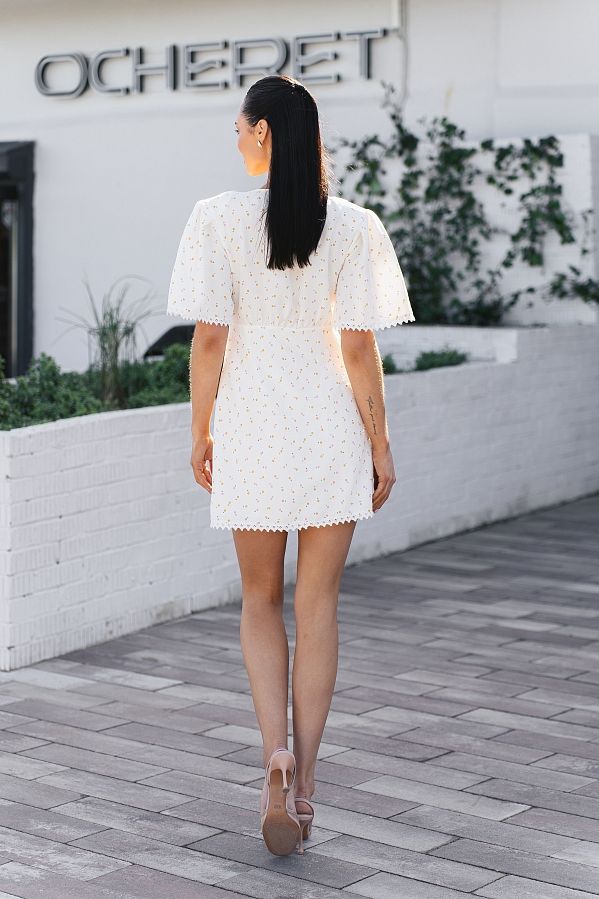 Mini sukienka z prostą spódnicą i krótkimi rękawami mleczna w wielokolorowe kwiaty prost01/09 № 4