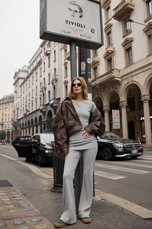 Garnitur bluzka i spodnie szary