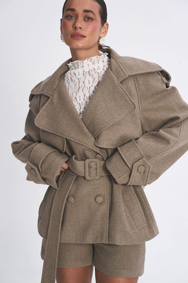 Krótki płaszcz z paskiem beżowy plaszczkr11/02 № 1