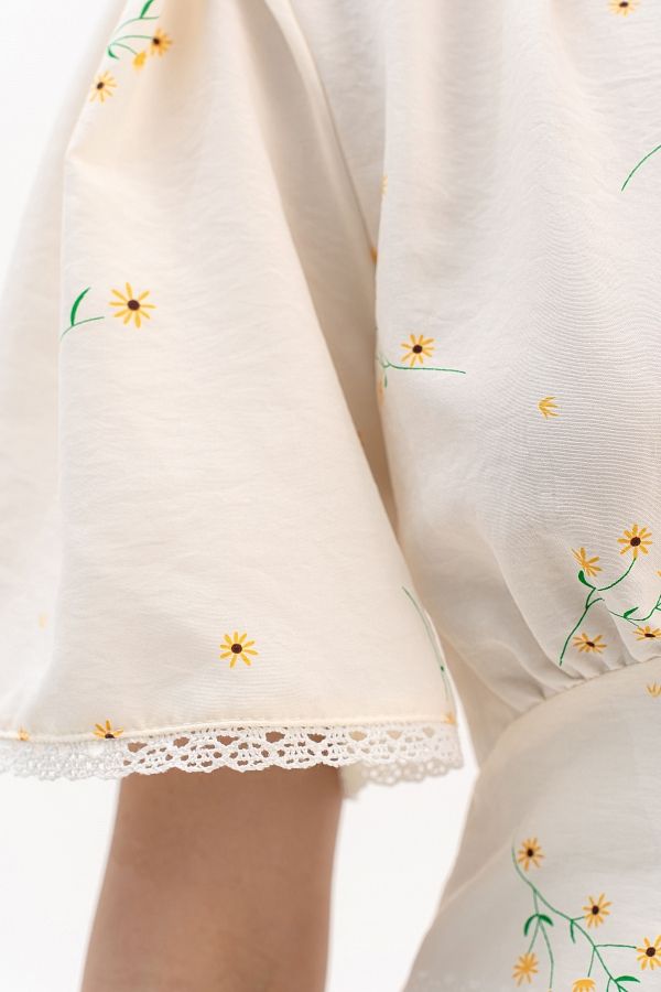 Mini sukienka z prostą spódnicą i krótkimi rękawami mleczna w kwiaty prost29/07 № 6