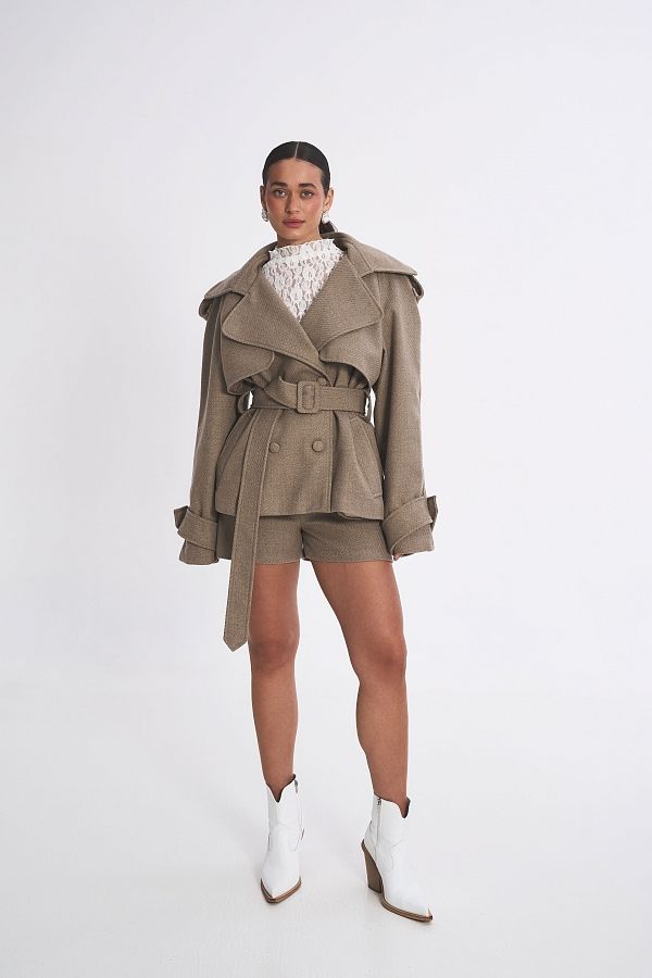 Krótki płaszcz z paskiem beżowy plaszczkr11/02 № 3