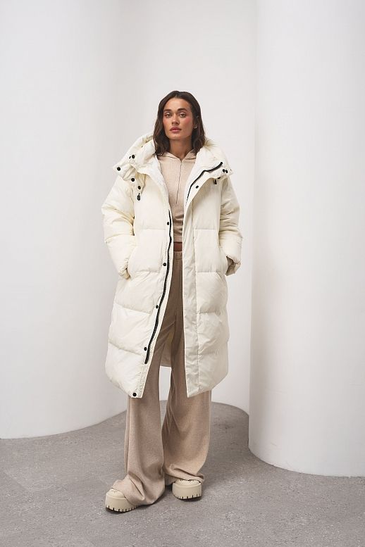 Długa kurtka puchowa z kapturem mleczna