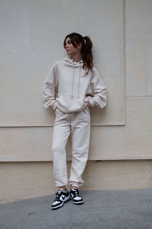 Kombinezon sportowy ocieplony polarem mleczny