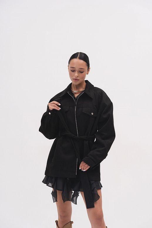 Zamszowa kurtka z zamkiem i paskiem czarna