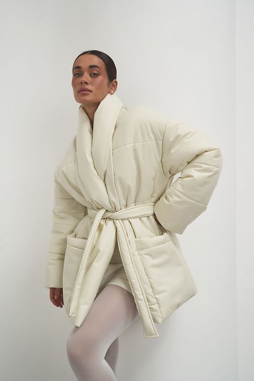 Kurtka puchowa przedłużona z paskiem śmietankowa