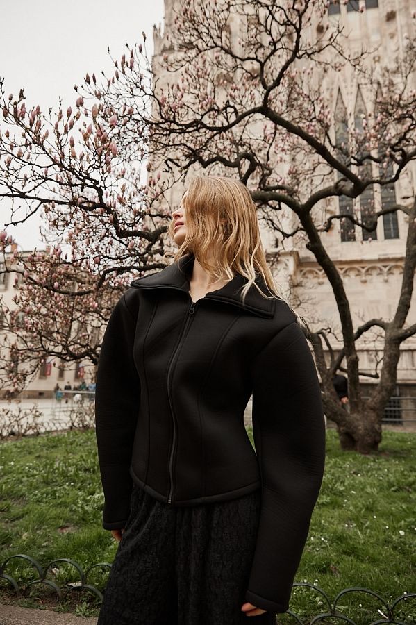 Bomberka z wyprofilowanymi rękawami czarna bomberka06/03 № 1