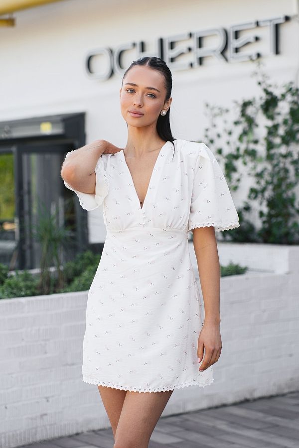 Mini sukienka z prostą spódnicą i krótkimi rękawami mleczna w różowe kwiaty prost01/08 № 1