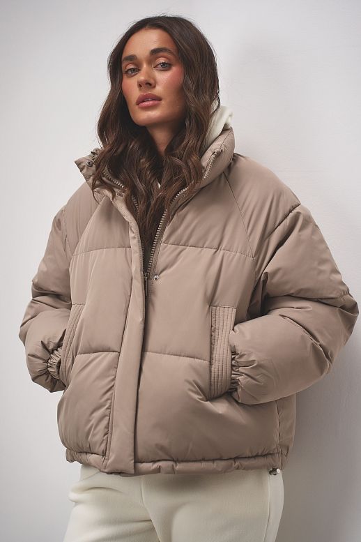 Krótka kurtka puchowa z kapturem cappuccino