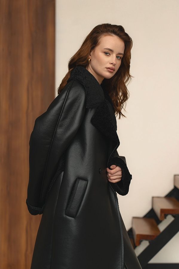 coto_126chan様 Kożuch z paskiem czarny z czarnym futrem | MBocharova