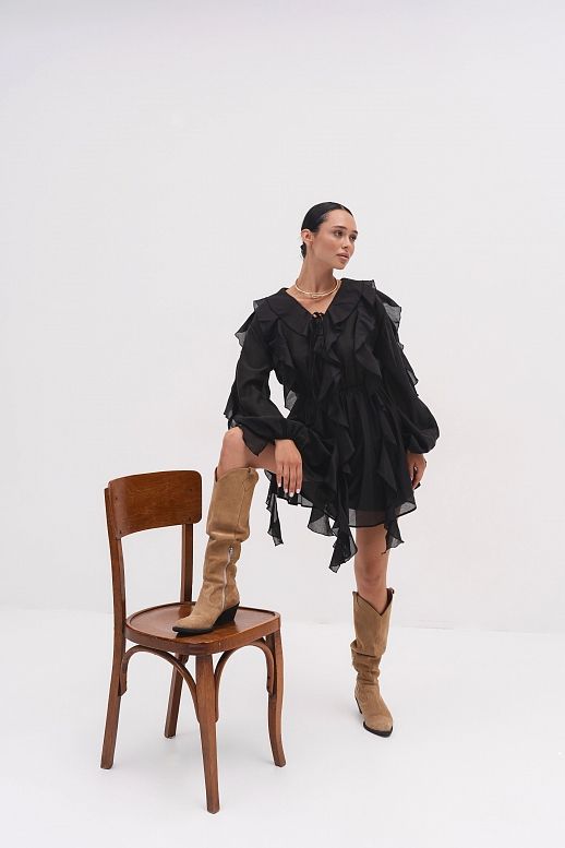 Sukienka z długim rękawem i welonem czarna