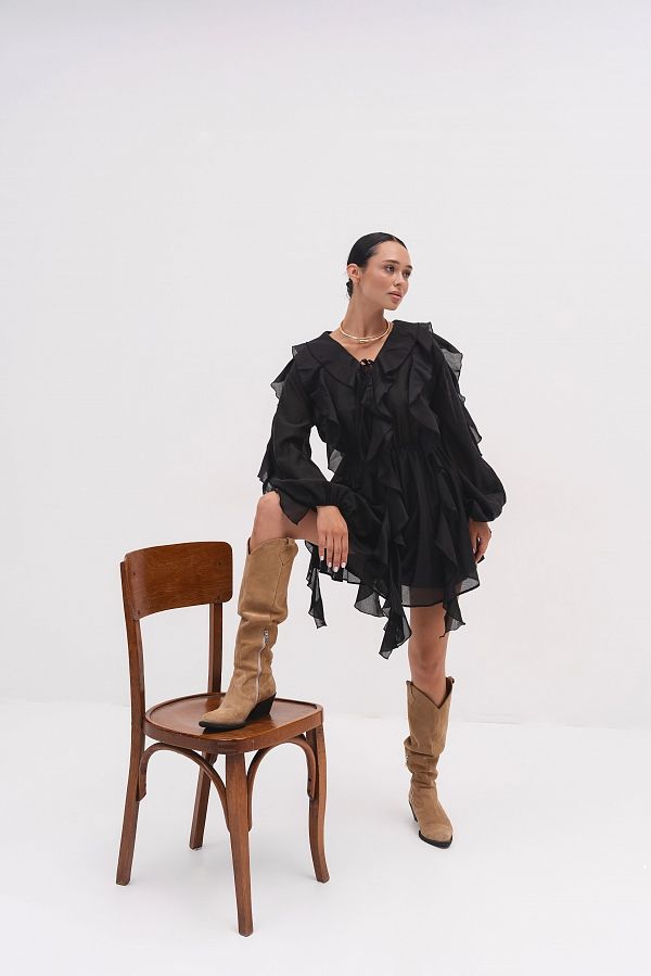 Sukienka z długim rękawem i welonem czarna sukienka01/10 № 1