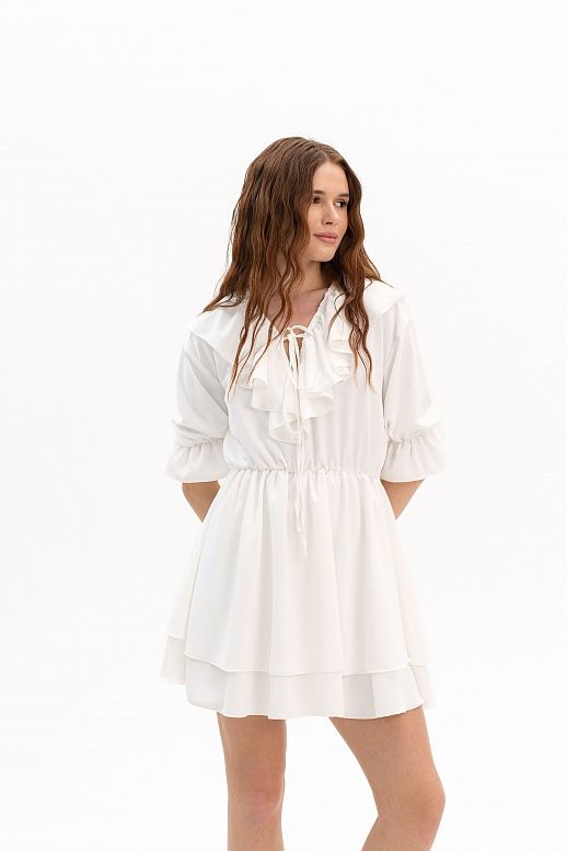 Sukienka z falbankami i krótkim rękawem mleczna