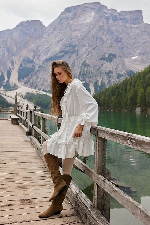 Sukienka mini z falbankami mleczna