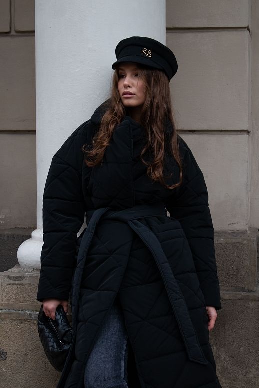 Długa pikowana kurtka z paskiem w trójkąty czarna - №2