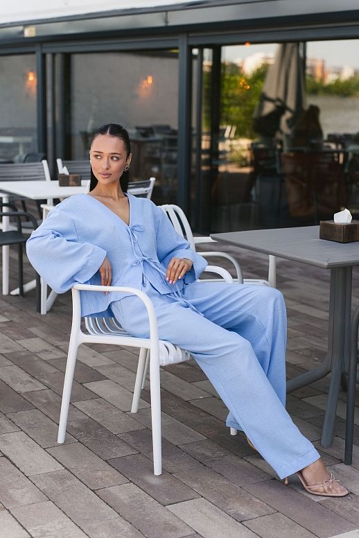 Lniany garnitur z koszulą oversize błękitny