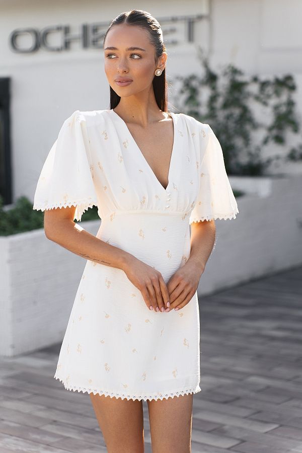 Mini sukienka z prostą spódnicą i krótkimi rękawami biała w pomaranczowe kwiaty prost17/07 № 2