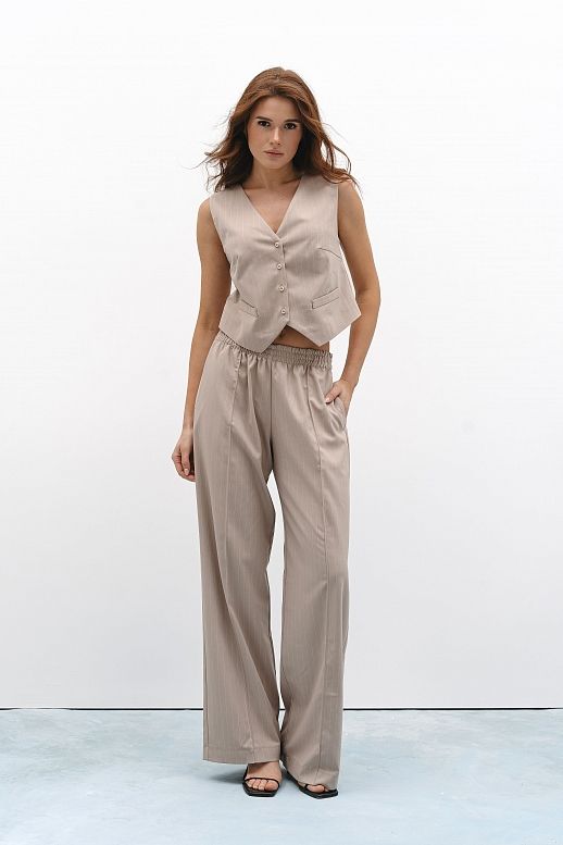 Klasyczna beżowa kamizelka