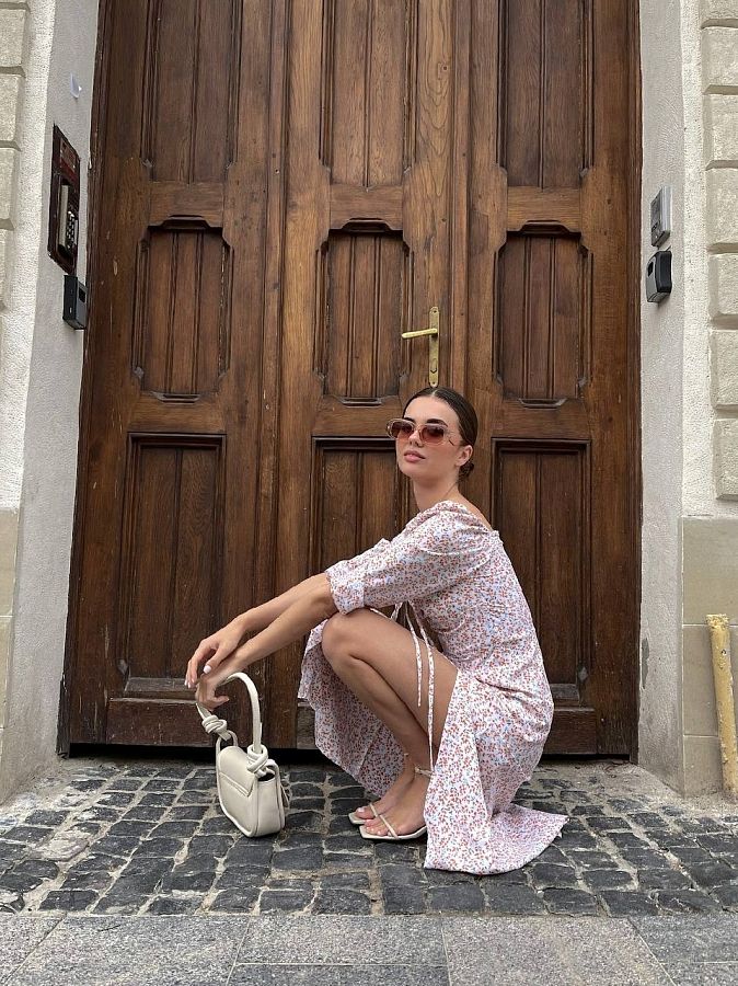 Sukienka midi z rozcięciem, długim rękawem, mleczna, w pomarańczowy kwiaty D0521DR/6 № 3