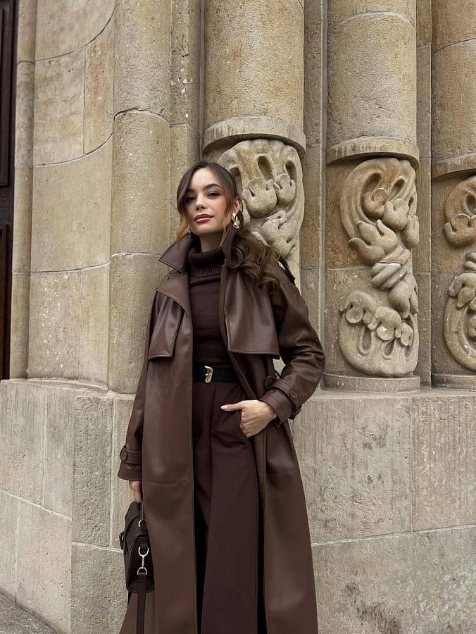 Trencz maxi z eko-skóry na zamszu brązowy С0321/12 #RU#  С0321/12 № 1