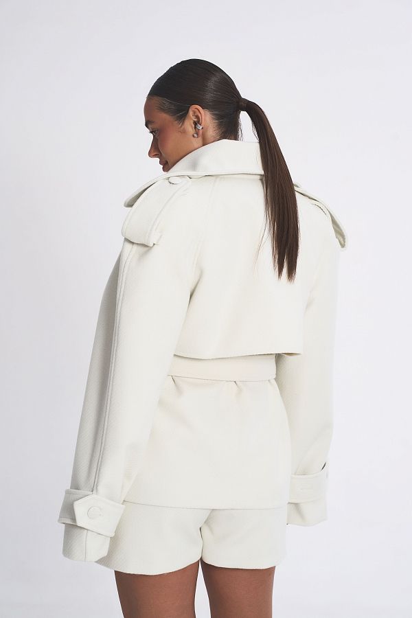 Krótki płaszcz z paskiem biały plaszczkr11/03 № 3