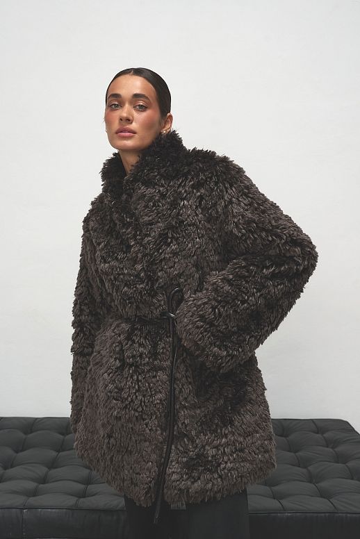 Futro wydłużone brązowe