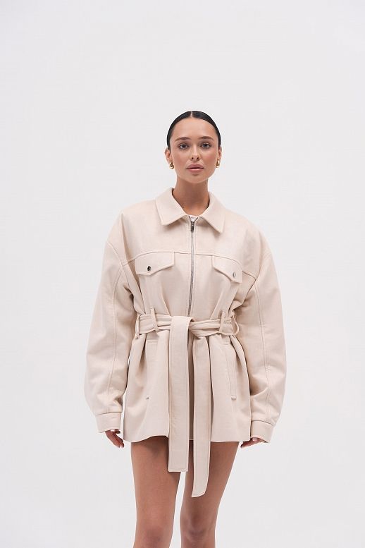 Zamszowa kurtka z zamkiem i paskiem mleczna