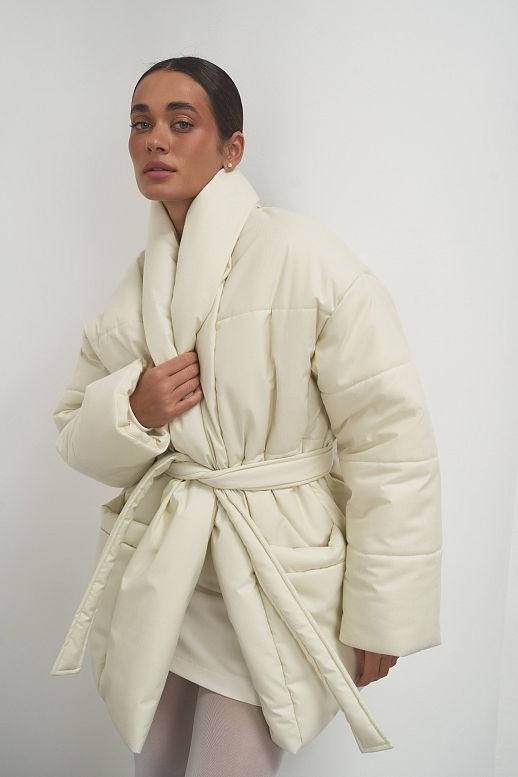 Kurtka puchowa przedłużona z paskiem śmietankowa