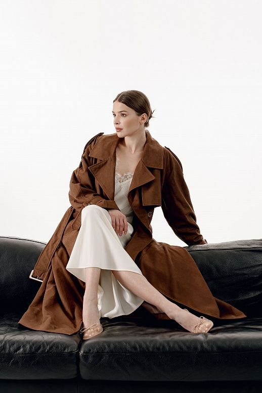 Trencz zamszowy maxi z podszewką brązowy - №2