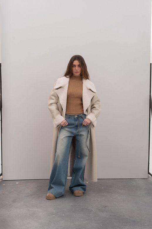 Kożuch z paskiem mleczny z mlecznym futrem