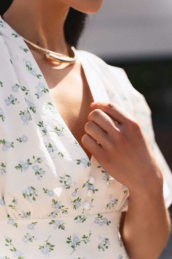 Mini sukienka z prostą spódnicą i krótkimi rękawami mleczna w błękitni  kwiaty prost23/06 № 3